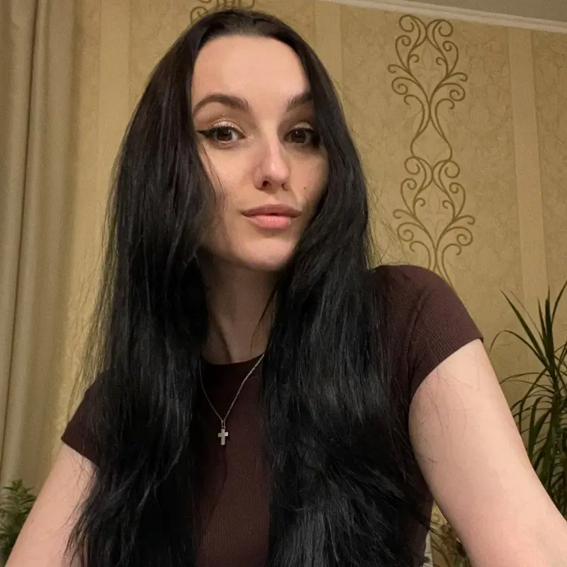 Яна Романова