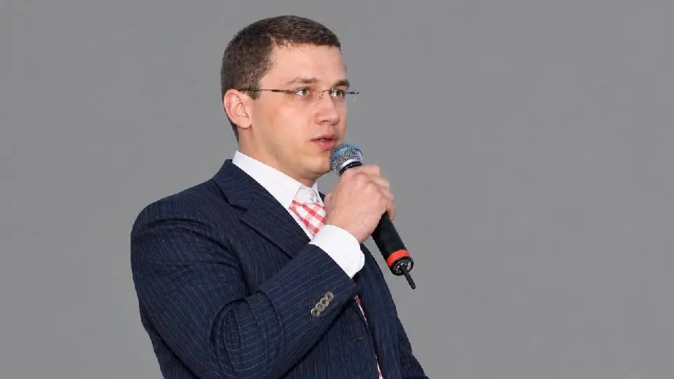 Феликс Евтушенков возглавил АФК «Система» сроком на три года. Активы компании включают МТС с долей около 49%, Segezha Group с около 62% и ГК «Эталон» с примерно 29% | Сетка — социальная сеть от hh.ru