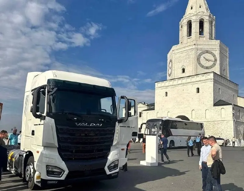 ⚡️ «СТТ» начала продажи магистрального тягача «Валдай 45 LNG»
«Современные транспортные технологии» объявили о старте продаж магистрального тягача «Валдай 45 LNG» на сжиженном природном газе | Сетка — социальная сеть от hh.ru