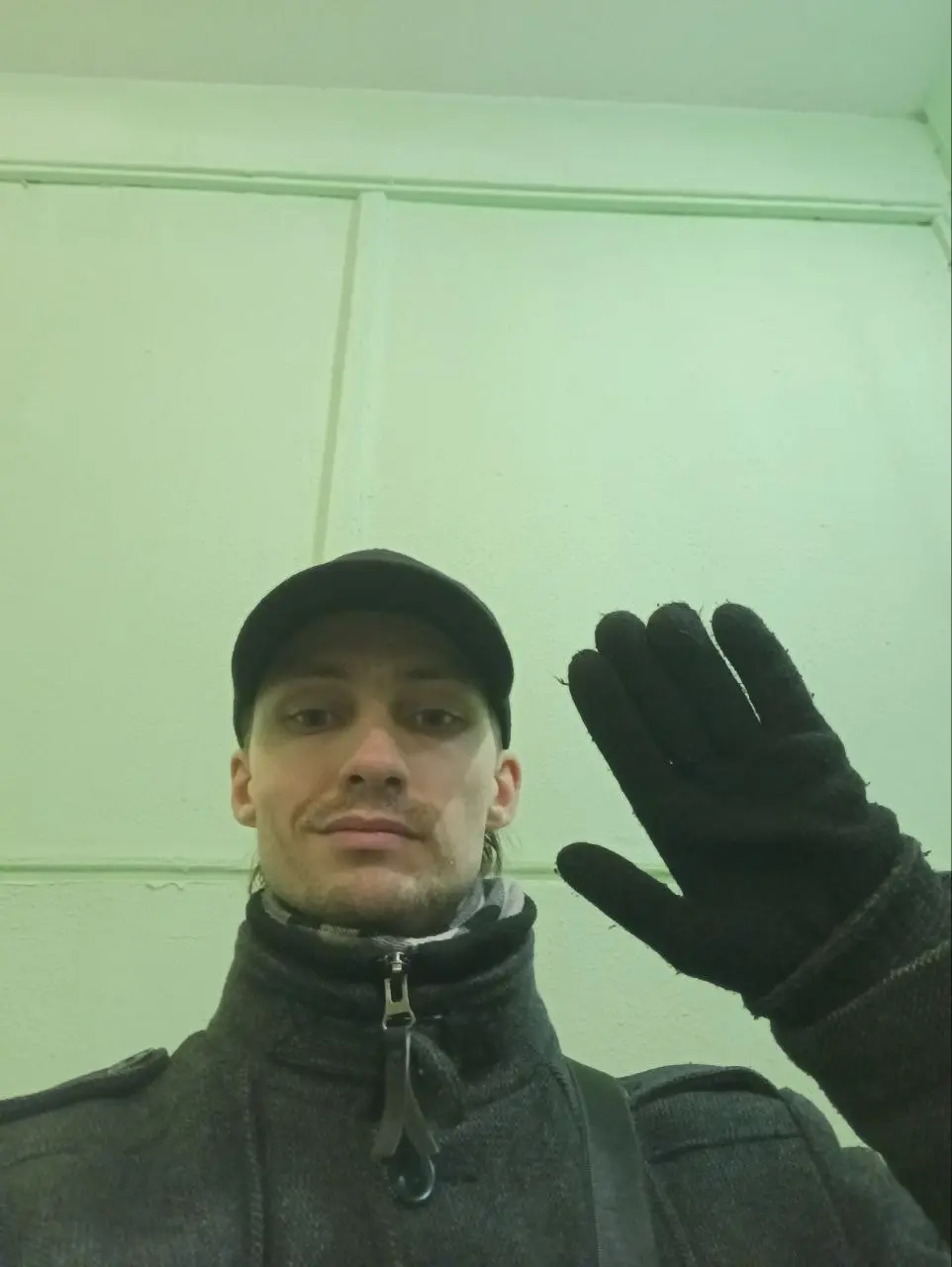 Покатался 3 часа 50 мин.
Уже похолодало, так что пришлось утеплиться в в флистовые носки, джинсы с мехом, 3 кофты, пальто, шарф и вязанные перчатки. | Сетка — социальная сеть от hh.ru
