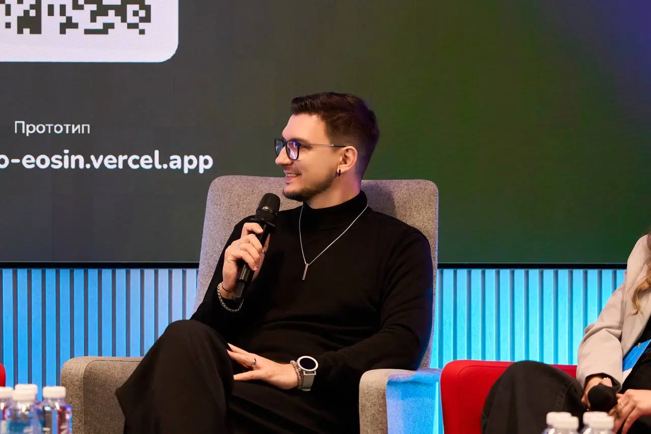 А еще 10 сентября был на финале IT-песочницы Skillbox. На этот раз меня позвали не выступать и не преподавать, а посмотреть на проекты в качестве эксперта и дать командам обратную связь | Сетка — социальная сеть от hh.ru
