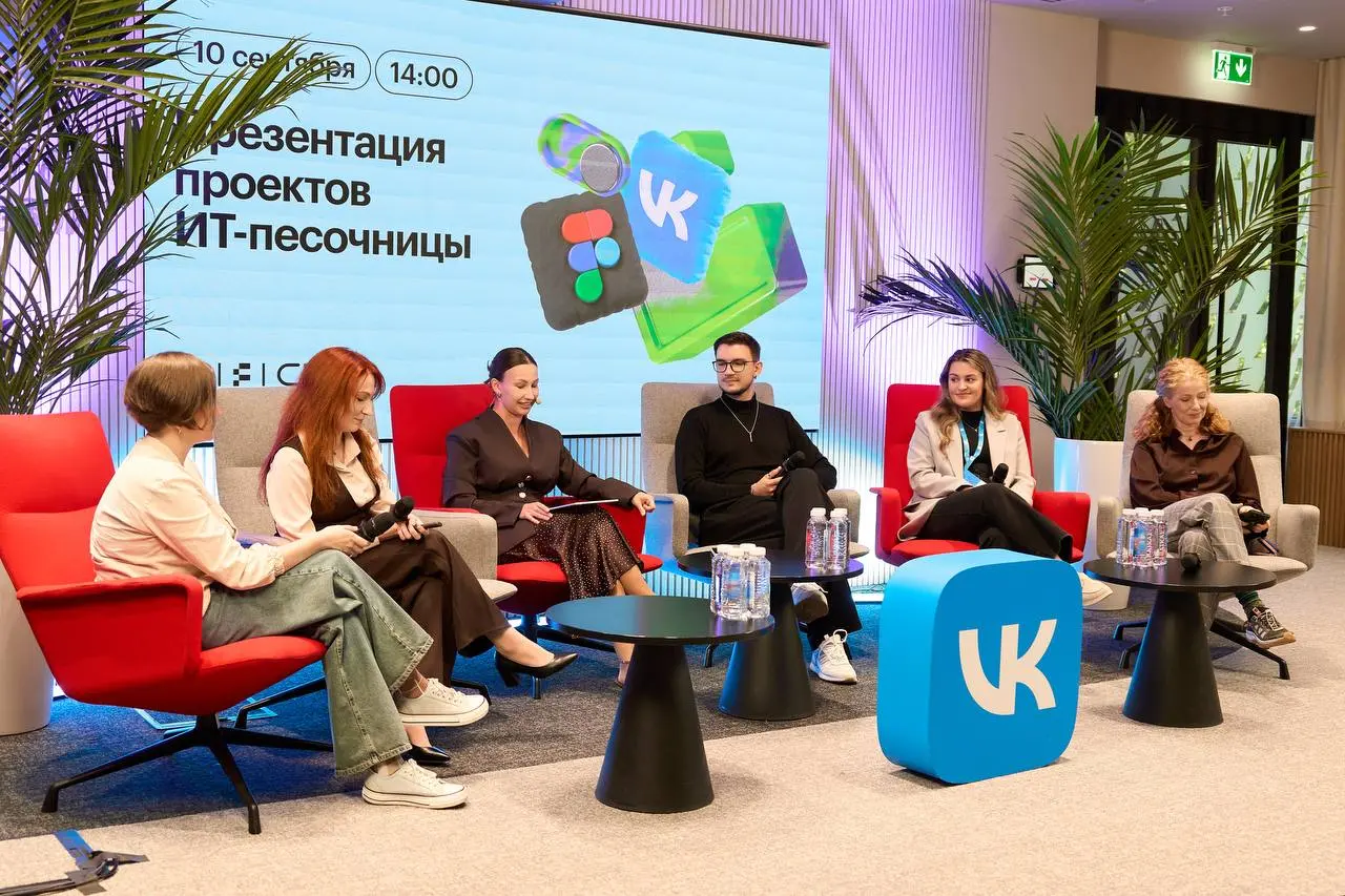А еще 10 сентября был на финале IT-песочницы Skillbox. На этот раз меня позвали не выступать и не преподавать, а посмотреть на проекты в качестве эксперта и дать командам обратную связь | Сетка — социальная сеть от hh.ru