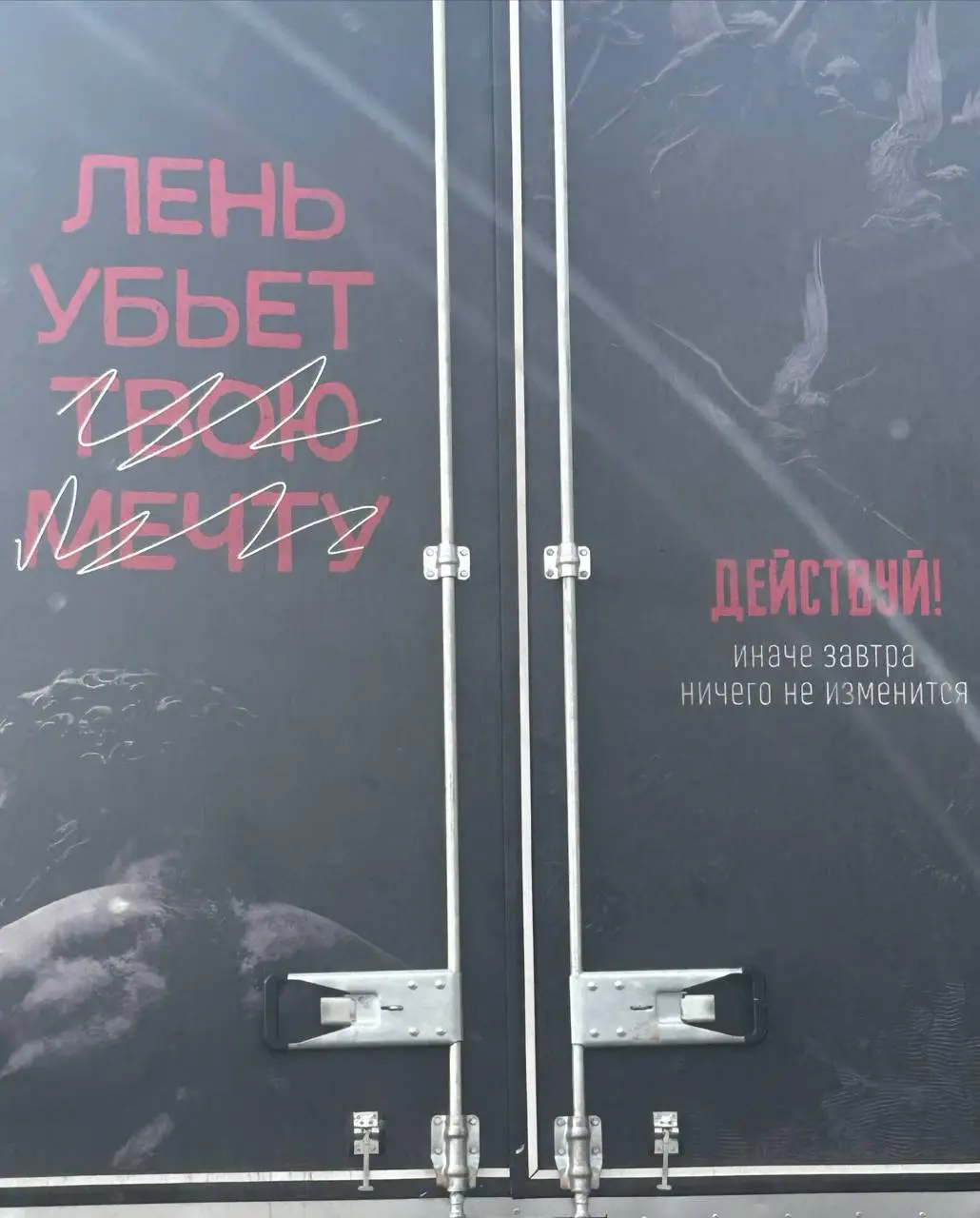 Мне кажется, вселенная уже отчаялась посылать мне намёки и теперь прямым текстом начала говорить 😅 | Сетка — социальная сеть от hh.ru