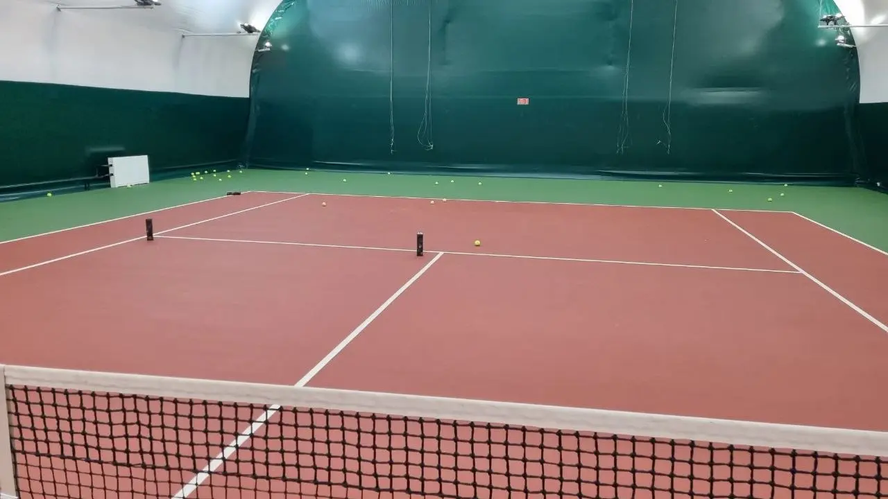 Сегодня моя меткость меня не подвела😁
Тренирую подачу и спрашиваю тренера: "сегодня вообще кто-нибудь сбил банки или нет?"
Он сказал что они приклеены💁‍♂
И тут, когда я головой понял что в подаче дело... | Сетка — социальная сеть от hh.ru