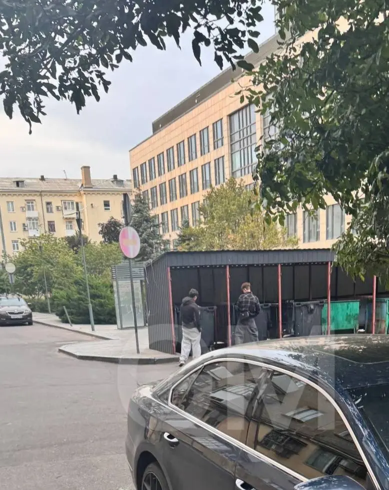 «Здравствуйте, можно выставить информацию? Если можно анонимно.
Бульвар Пушкина, многострадальный двор БЦ «Пушкинский» | Сетка — социальная сеть от hh.ru