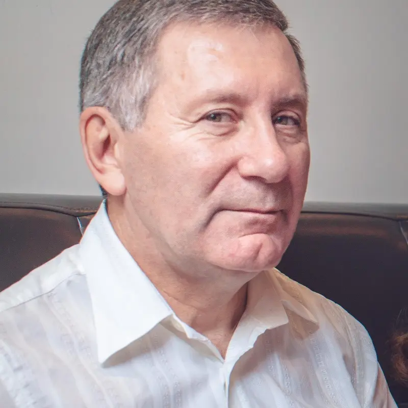 Олег Хачатуров