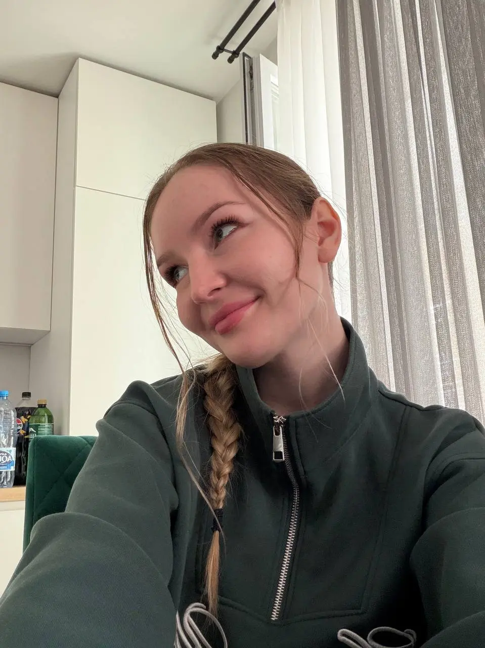 Я тут так давно не писала нормально, а всякого произошло много!!!
1. Мы в Минске
2. В нашей семье скоро пополнение
3. Кажется, скоро релоцируемся
4. Я через клод теперь монтирую себе рилсы
5 | Сетка — социальная сеть от hh.ru