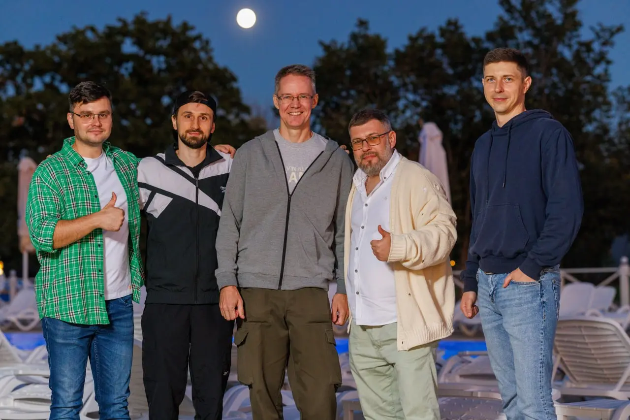 Впервые выступил на первой SEO-конференции в Волгограде «Высоко в ТОП».
Хотел бы поблагодарить организатора конференции — Артема Высокова (автора канала @vysokoffru). Все было на высшем уровне | Сетка — социальная сеть от hh.ru