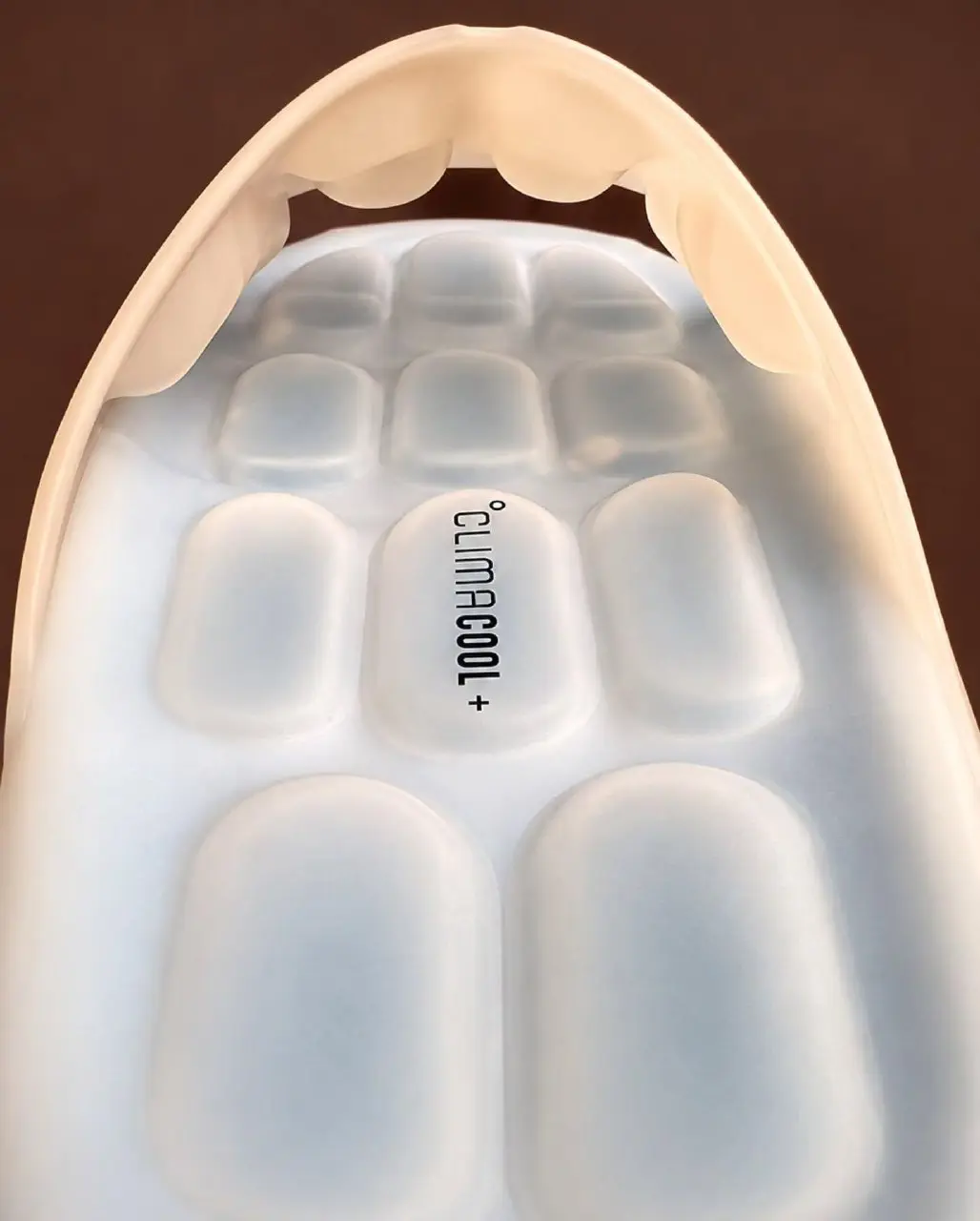 adidas решили ответить Nike, которые летом представили шлёпанцы Air Zoom Hyperslide с функцией подогрева и вибрации | Сетка — социальная сеть от hh.ru