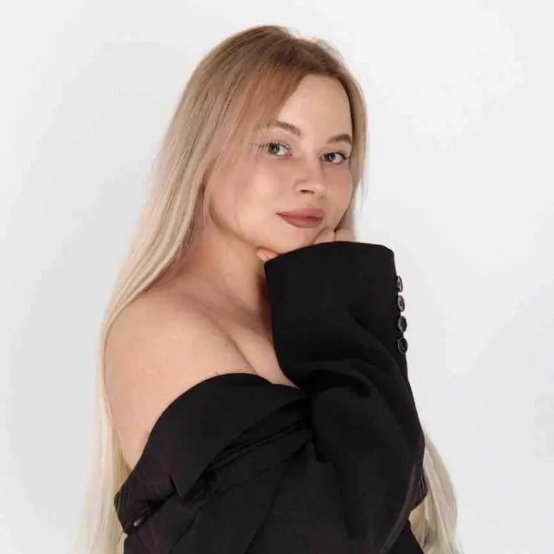 Полина Ластовка