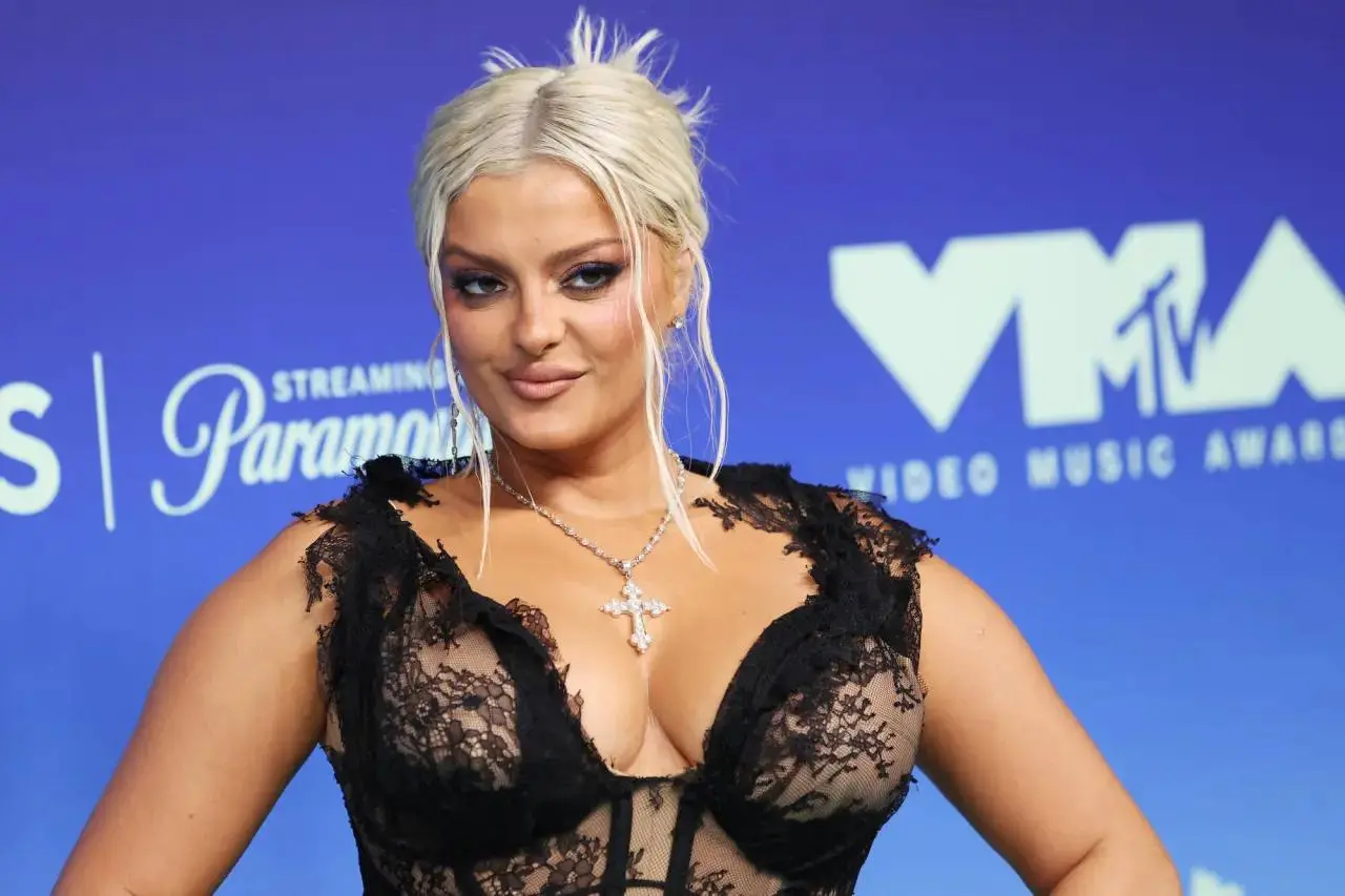 BEAUTY × ПОП-КУЛЬТУРА
Красная дорожка MTV VMA 2026: что завтра попросят сделать в салоне
Каждый год VMA превращается в лабораторию трендов: то, что звезды показывают на дорожке, через пару недель прин... | Сетка — социальная сеть от hh.ru
