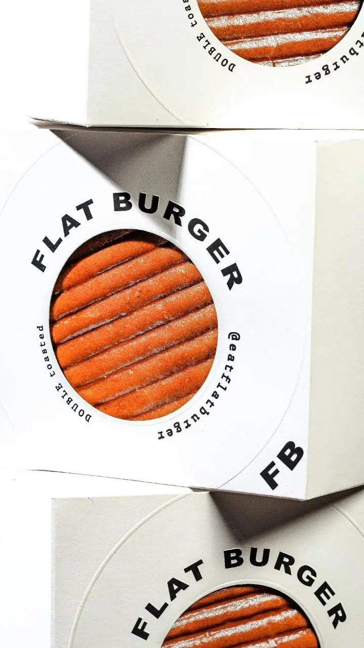 Плоские бургеры видели?
FLAT BURGER взяли за основу необычный формат привычного продукта, чтобы выделиться в этом алом океане | Сетка — социальная сеть от hh.ru
