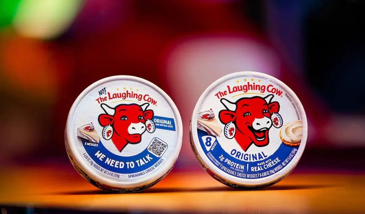 «Смеющаяся корова» впервые за 100 лет перестала улыбаться
Бренд сыра The Laughing Cow изменил своего знаменитого маскота: теперь корова на упаковке не смеется, а смотрит с грустью | Сетка — социальная сеть от hh.ru