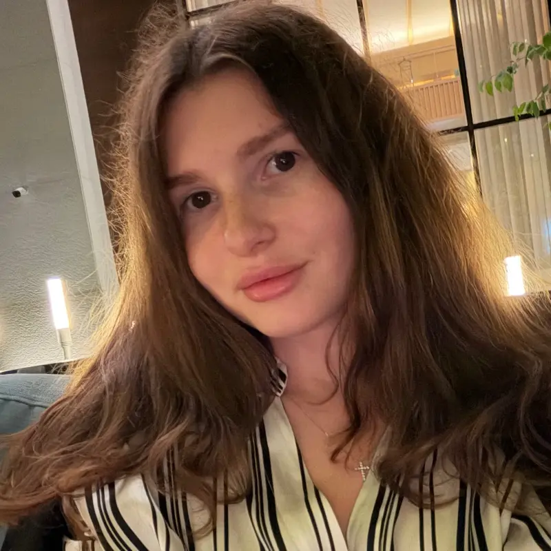 Анна Попова