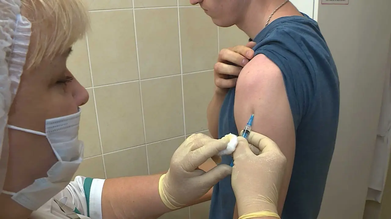 💉 Более 1,1 млн жителей Ставрополья планируют привить от гриппа
В план вакцинации входят около 800 тысяч взрослых и 350 тысяч детей | Сетка — социальная сеть от hh.ru