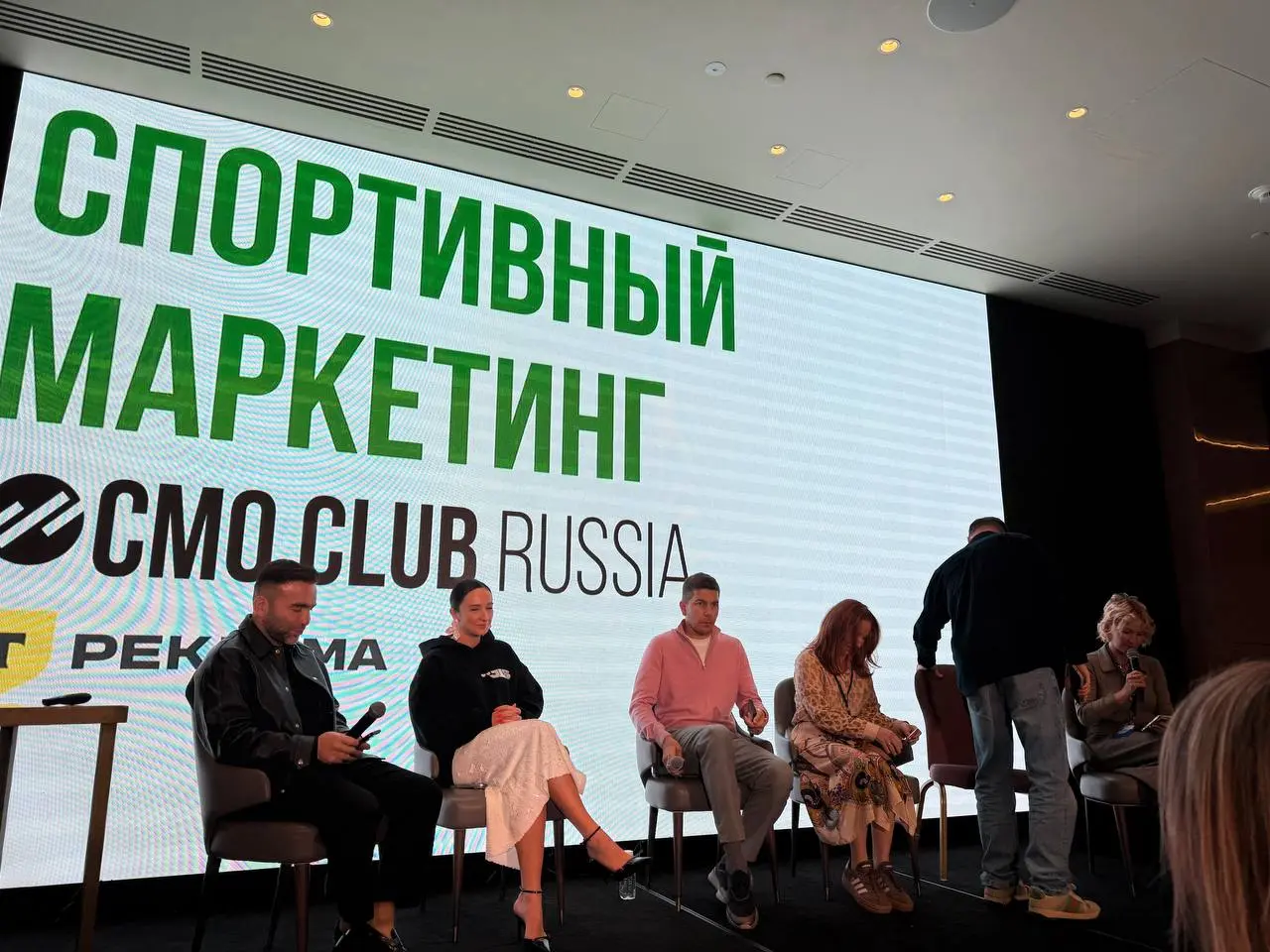 Встреча СМО Клуба по Спортивному Маркетингу прошла вчера при участии VK, АльфаБанка, Лиги Ставок, представителя каких то единоборств (в туфлях на босу ногу, модный и не страшный, хотя в некоторых раку... | Сетка — социальная сеть от hh.ru