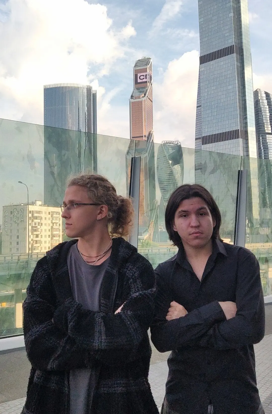 19/09/2026
[Москва]
В эту субботу прошла отличная встреча двух дизайнеров в Москве. Поболтали в башне iCity, посплетничали про заказчиков и под конец попили кофеёк с хрустиками в уютной кофейне | Сетка — социальная сеть от hh.ru