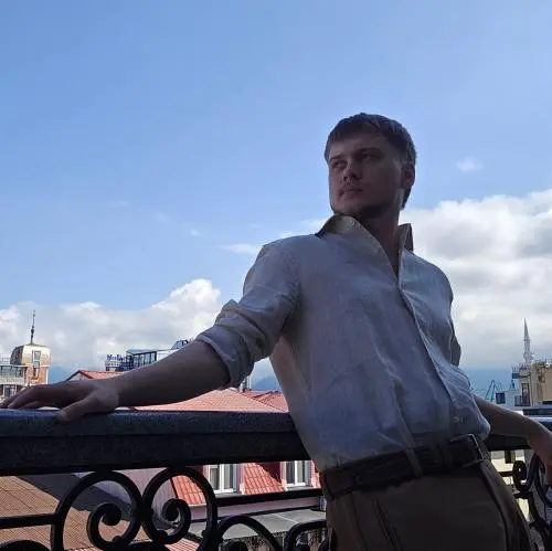 Леонид Карлов
