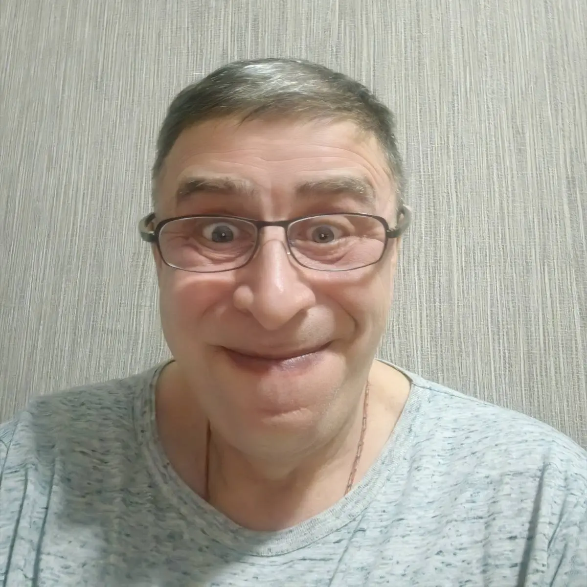 Альберт Леонов