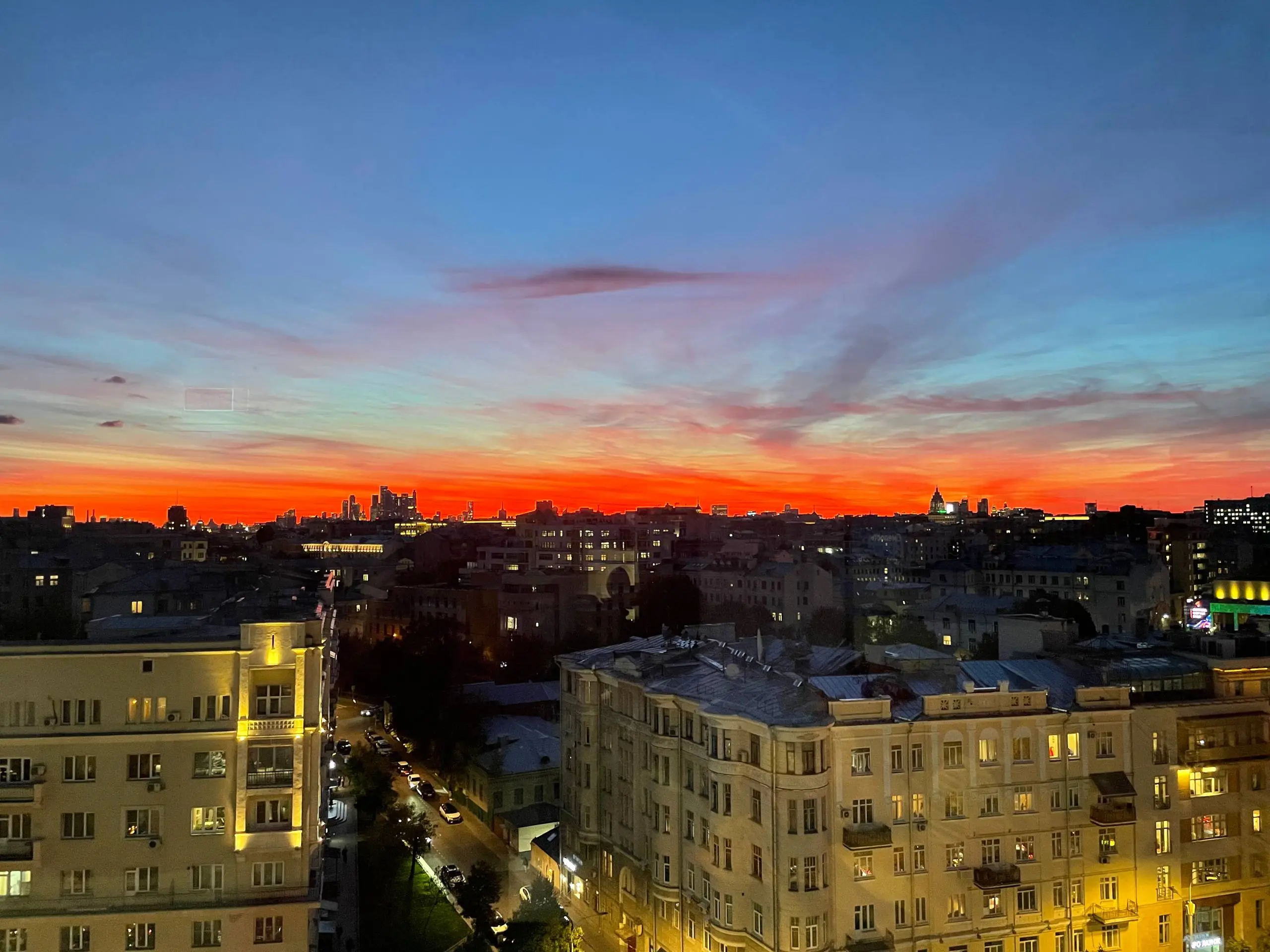 Закаааааат 😍😍😍😍
Камера не передает, все небо было красное!)
Первый раз такой в Москве видела! 🥹 Восторг! 🤩 | Сетка — социальная сеть от hh.ru