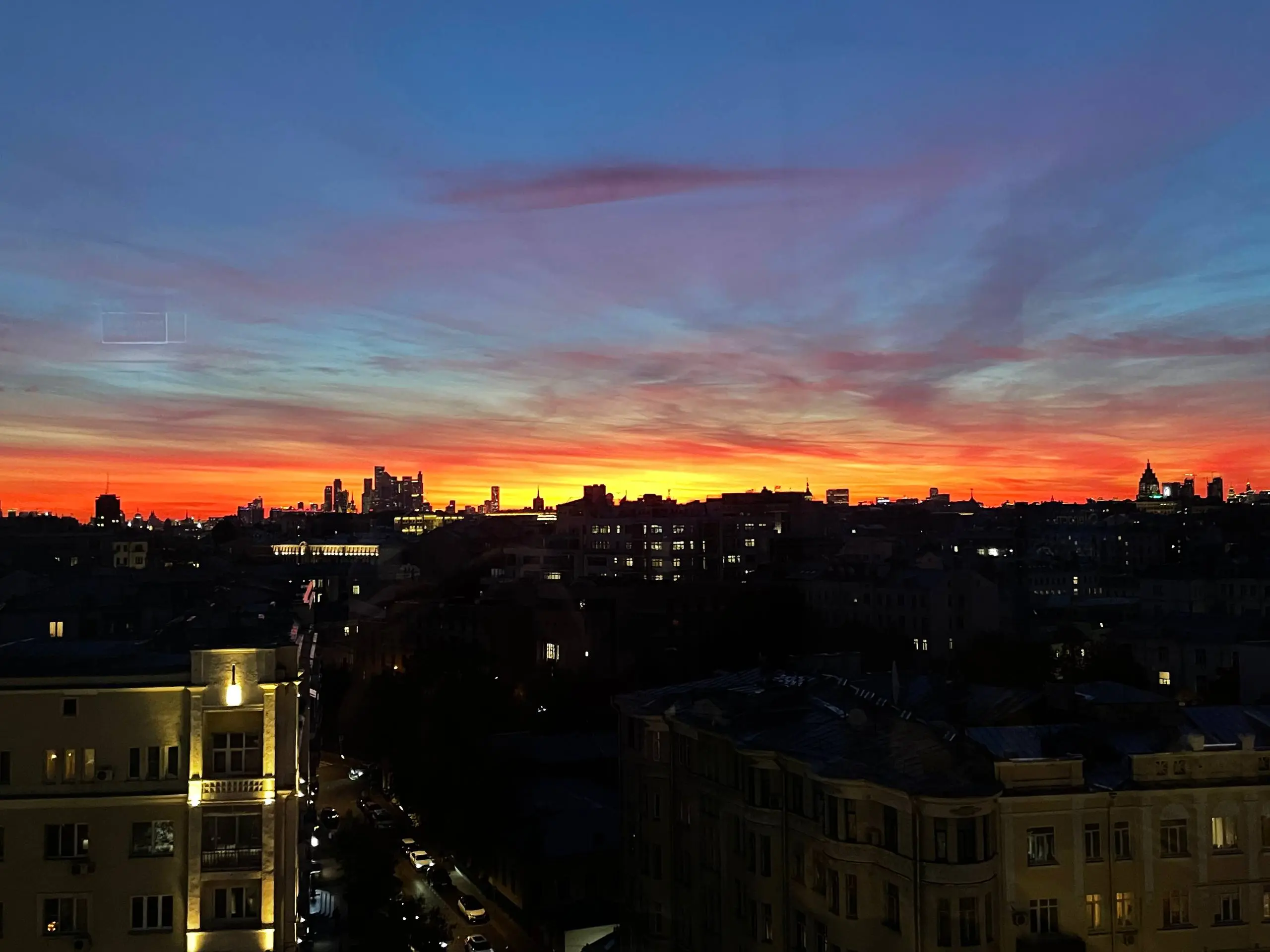 Закаааааат 😍😍😍😍
Камера не передает, все небо было красное!)
Первый раз такой в Москве видела! 🥹 Восторг! 🤩 | Сетка — социальная сеть от hh.ru