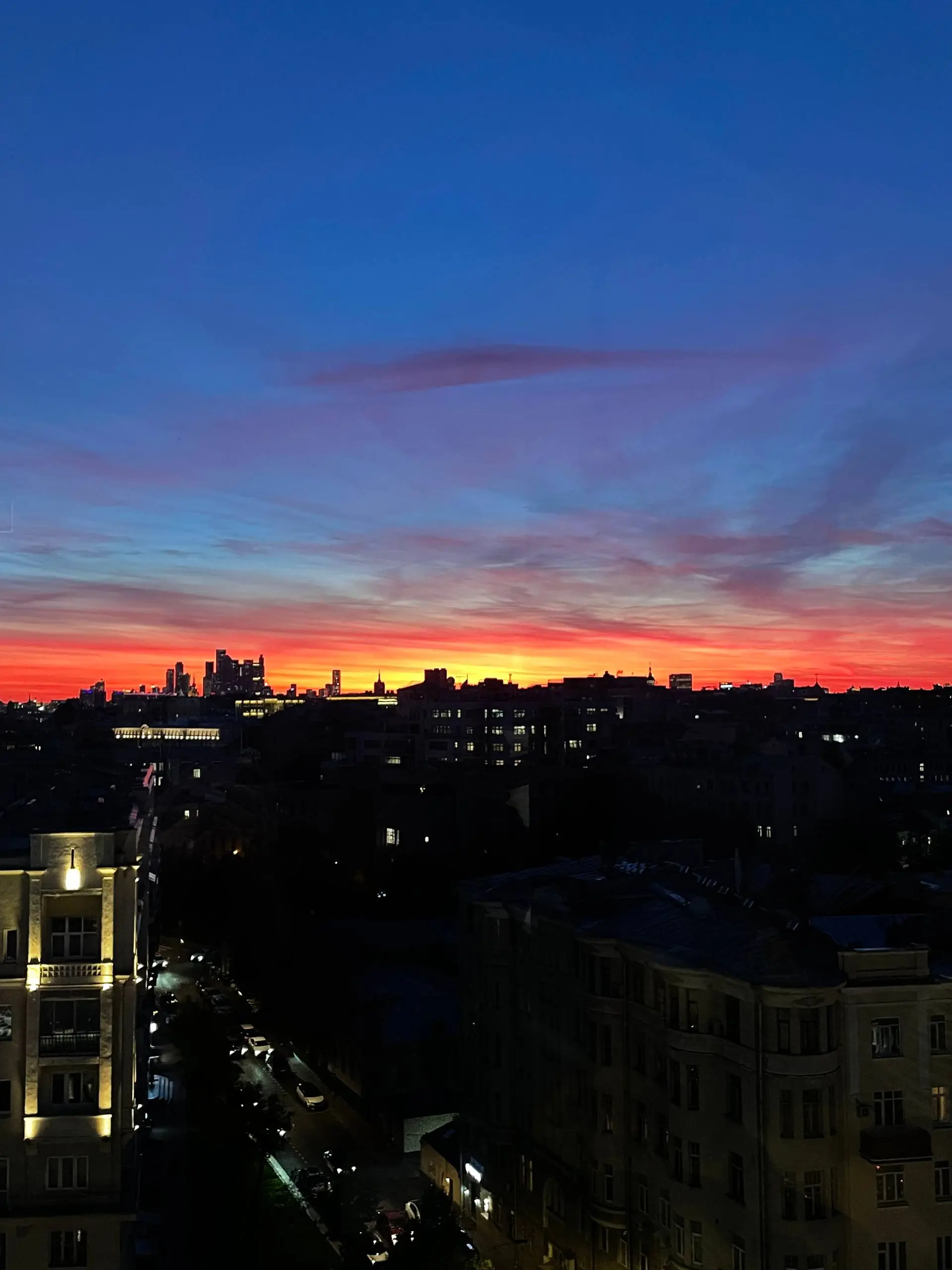 Закаааааат 😍😍😍😍
Камера не передает, все небо было красное!)
Первый раз такой в Москве видела! 🥹 Восторг! 🤩 | Сетка — социальная сеть от hh.ru