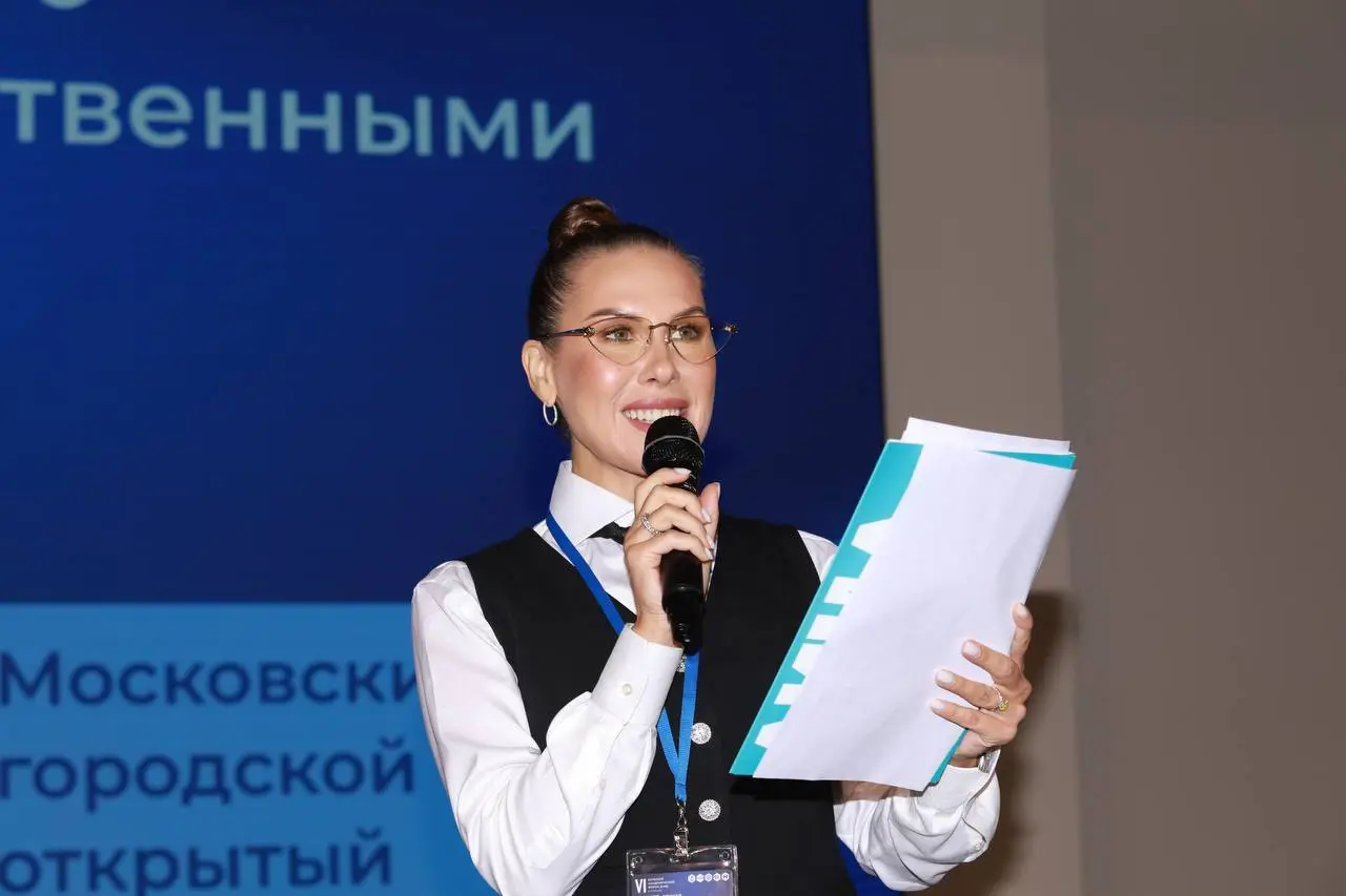 Мария Евгеньевна Тарханова и Алла Владимировна Аргунова подписывают соглашение между форумом БАФ и Школой «Путь к успеху», входящей в ТОП-3 лучших школ Москвы | Сетка — социальная сеть от hh.ru
