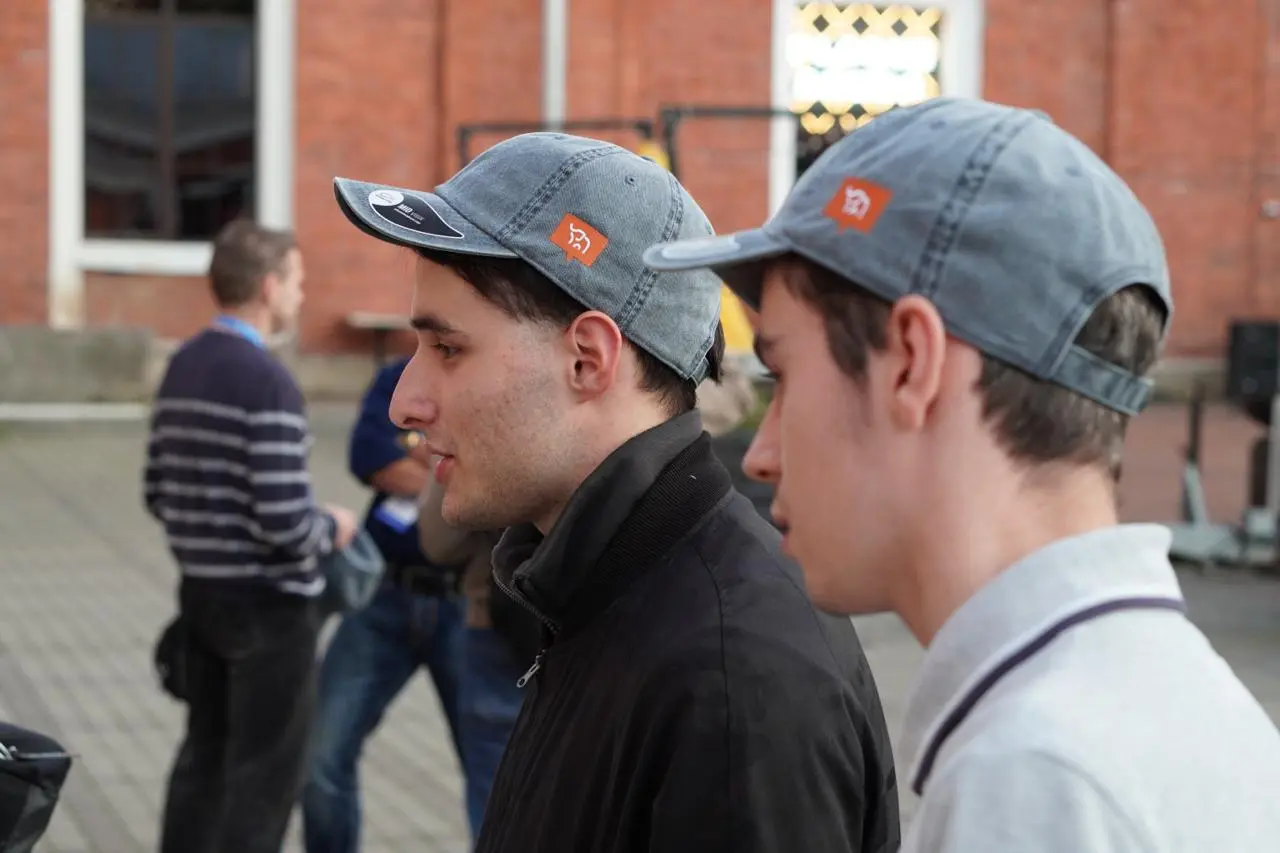 🐘 Начинаем PGMeetup.СПб! На регистрации — участники, в конкурсах — мерч, в программе — вопросы, от которых у DBA дергается глаз | Сетка — социальная сеть от hh.ru