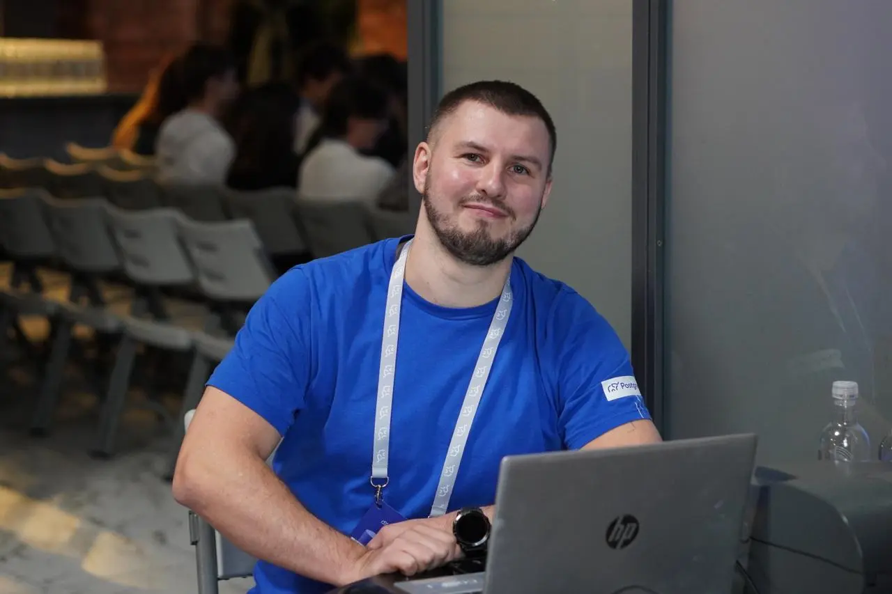 🐘 Начинаем PGMeetup.СПб! На регистрации — участники, в конкурсах — мерч, в программе — вопросы, от которых у DBA дергается глаз | Сетка — социальная сеть от hh.ru