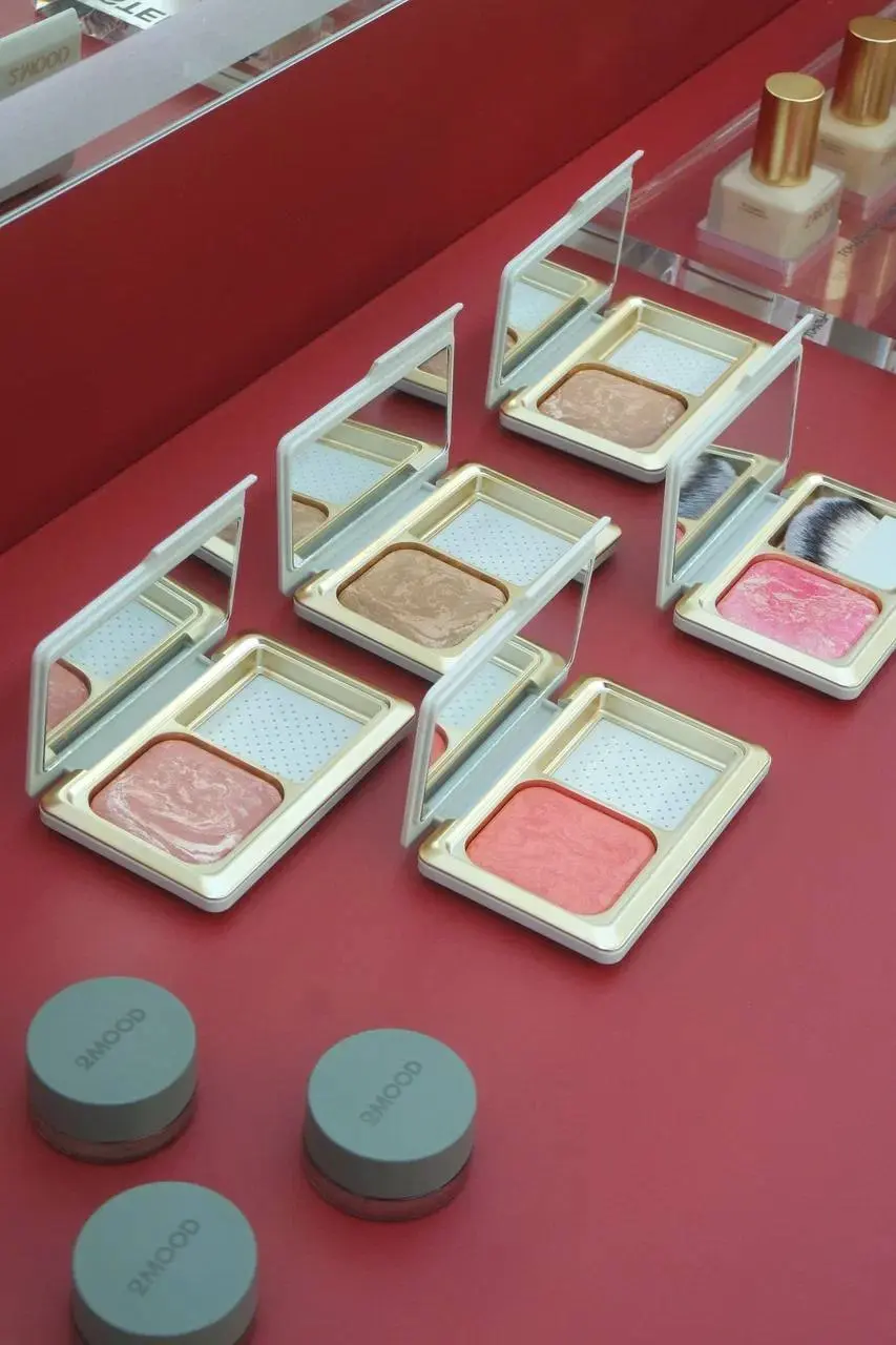 Приходите к нам на ретро-роллердром в ТРЦ «Саларис» 🛼✨
2MOOD и 2MOOD Beauty подготовили много классного: по выходным вас будут ждать визажист и скетч-артист, а на протяжении всего поп-апа — подарки, и... | Сетка — социальная сеть от hh.ru