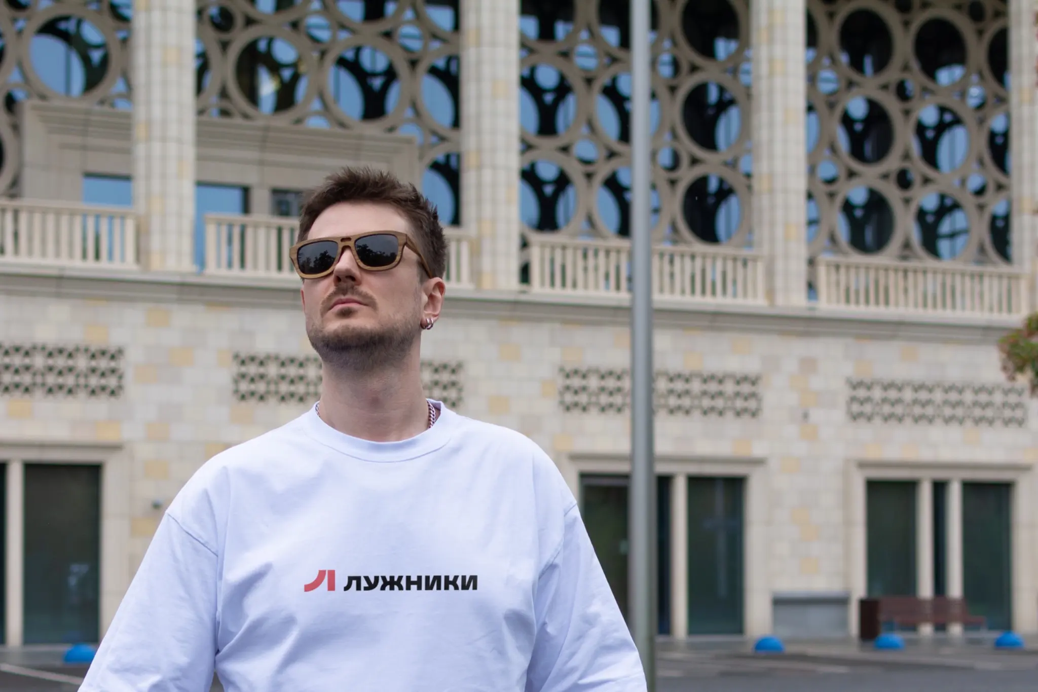 Бренд-платформа, айдентика и креативная рамка «Лужников» | Сетка — социальная сеть от hh.ru