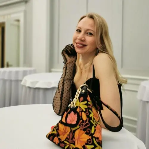 Елена Комарова