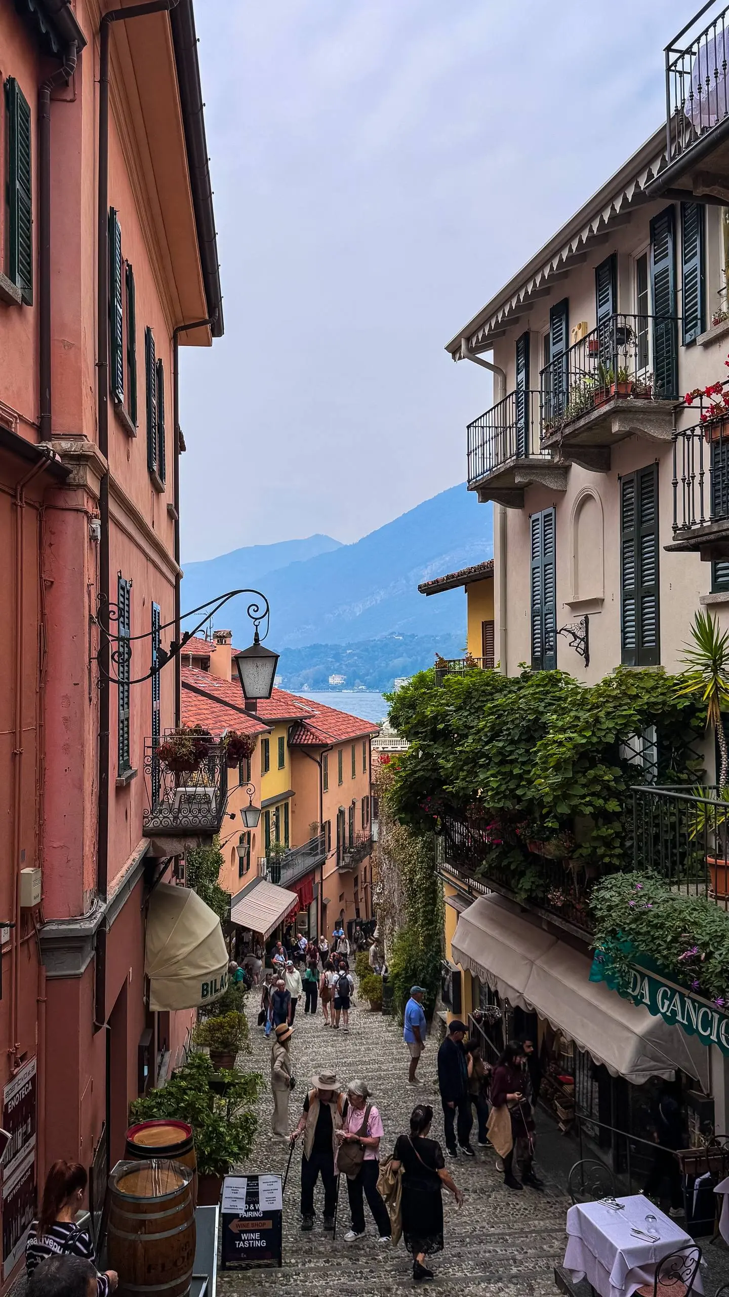 Lago di Como, che bello ❤️
Такие фотокарточки я должен сохранить тут. Pinterest в реальной жизни. Нереальная, выдающаяся красота озеро Комо и его окрестностей | Сетка — социальная сеть от hh.ru
