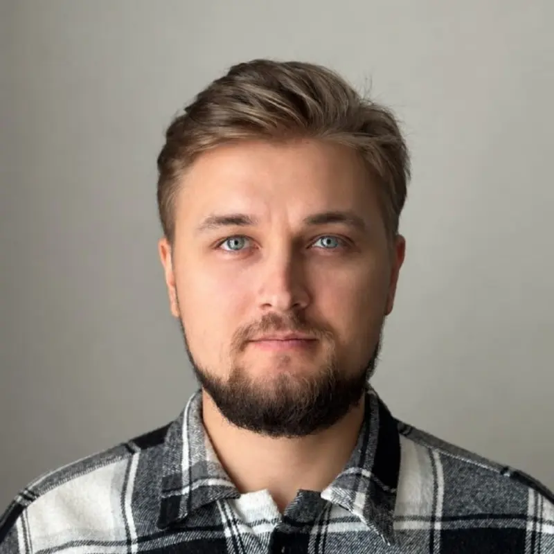 Игорь Попов