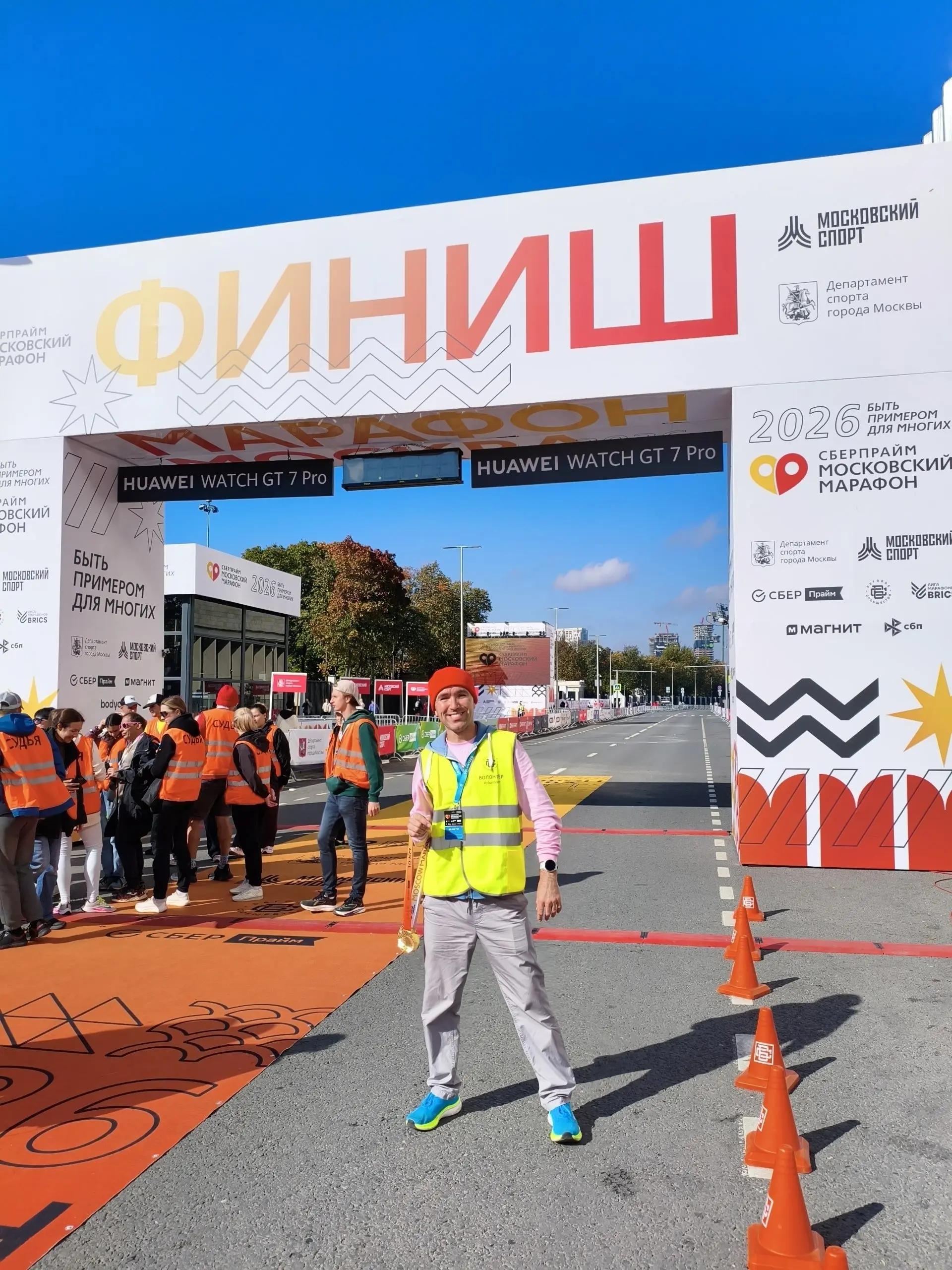 42,2 + 21,1 + 12 + 10 + 25 + 100. Есть версии?
Нет, это не новая формула расчёта KPI. Это несколько недель из спортивной жизни Beetl.
🏃‍♂️ Начнём с Михаила Митрошкина | Сетка — социальная сеть от hh.ru