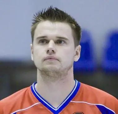 Александр Артамонов