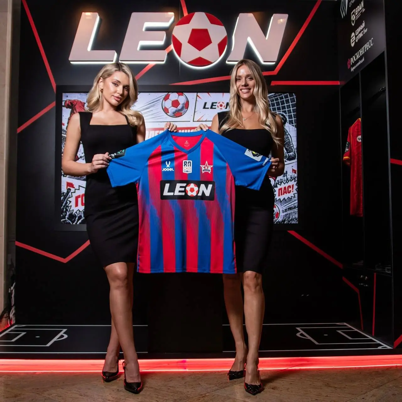 👀 Leon — единственная БК со стендом на Форуме!
А в прошлом году брендов с зонами было 5 | Сетка — социальная сеть от hh.ru