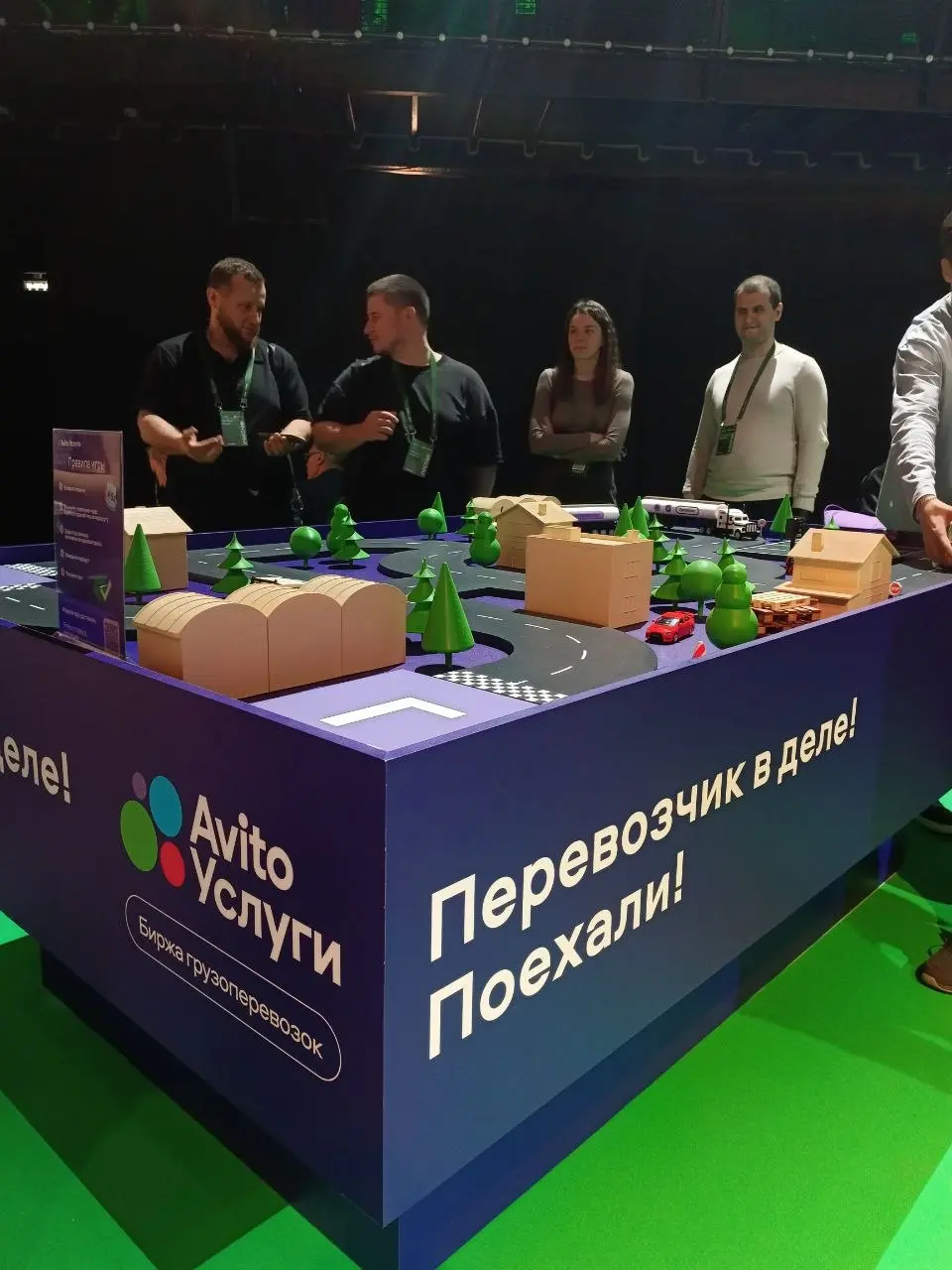 Нетворкинг — это связь, которая может сработать через месяц, год или пять лет.
Зачем он нужен в целом:
🔹 Новые возможности | Сетка — социальная сеть от hh.ru
