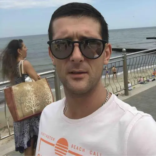 Александр Леонтьев