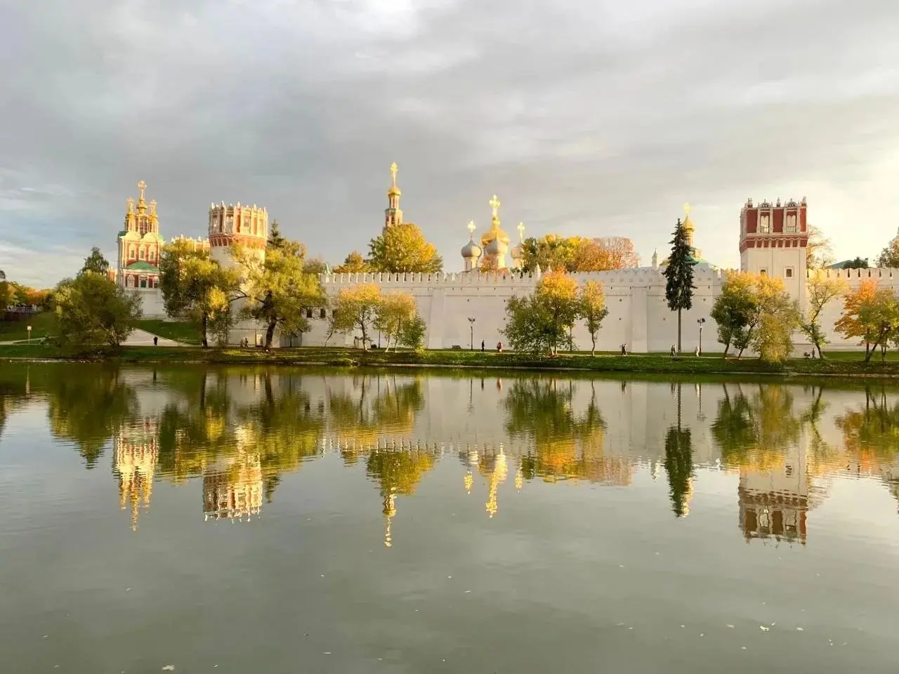 Красивая осень)
© фото by моей замечательной родственницы. Талантище! ❤️ | Сетка — социальная сеть от hh.ru