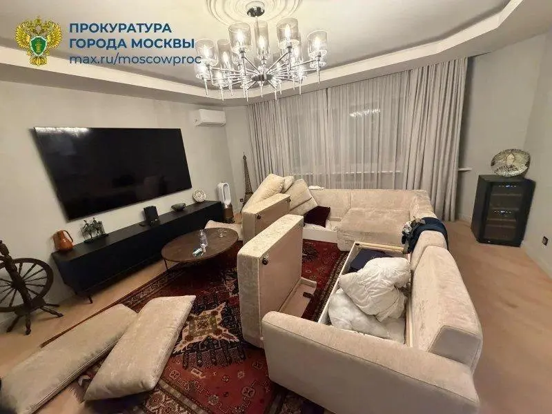 Расчленённое тело женщины нашли в квартире в Москве.
Останки обнаружили в пакетах на балконе дома на Жулебинском бульваре. В убийстве подозревают сожителя погибшей | Сетка — социальная сеть от hh.ru