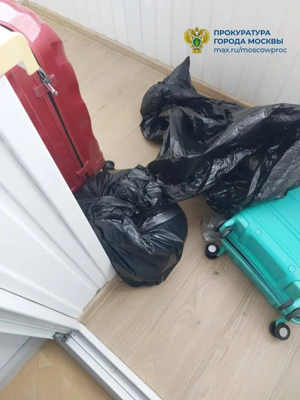 Расчленённое тело женщины нашли в квартире в Москве.
Останки обнаружили в пакетах на балконе дома на Жулебинском бульваре. В убийстве подозревают сожителя погибшей | Сетка — социальная сеть от hh.ru