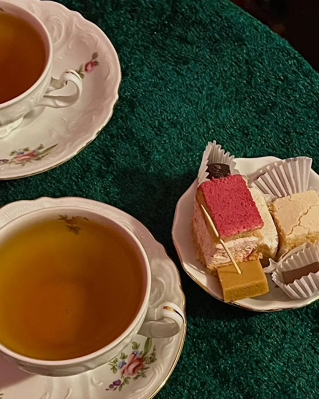 Сегодня было бодро✨
Мы сходили на экскурсию в музей пастилы, дошли до Кремля и прогулялись по центру, но главные открытия:
1️⃣Оказывается, выражение «дойти до ручки» пошло от особенностей формы калача | Сетка — социальная сеть от hh.ru