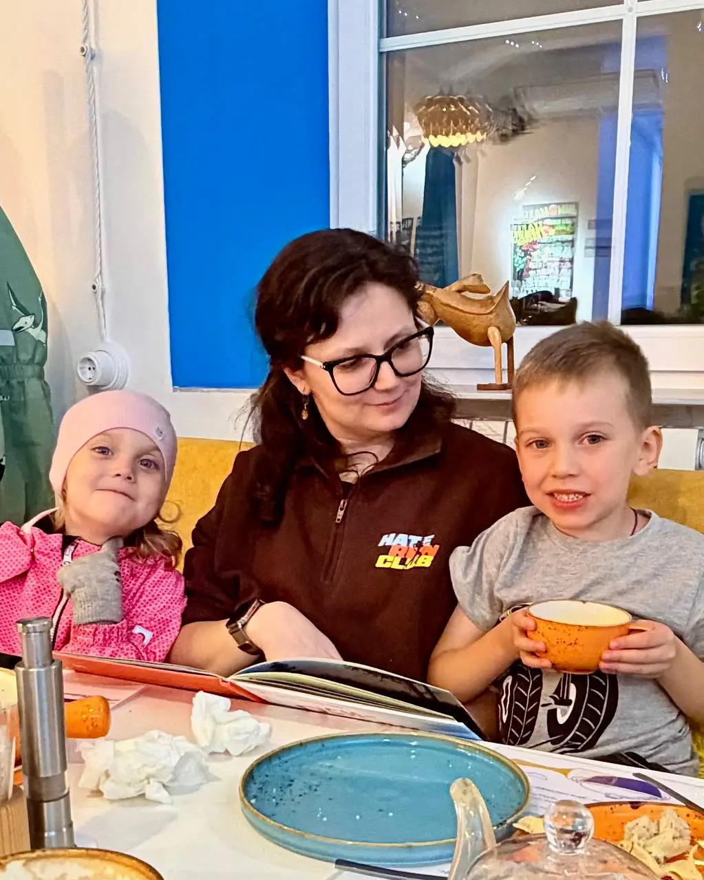 Сегодня было бодро✨
Мы сходили на экскурсию в музей пастилы, дошли до Кремля и прогулялись по центру, но главные открытия:
1️⃣Оказывается, выражение «дойти до ручки» пошло от особенностей формы калача | Сетка — социальная сеть от hh.ru