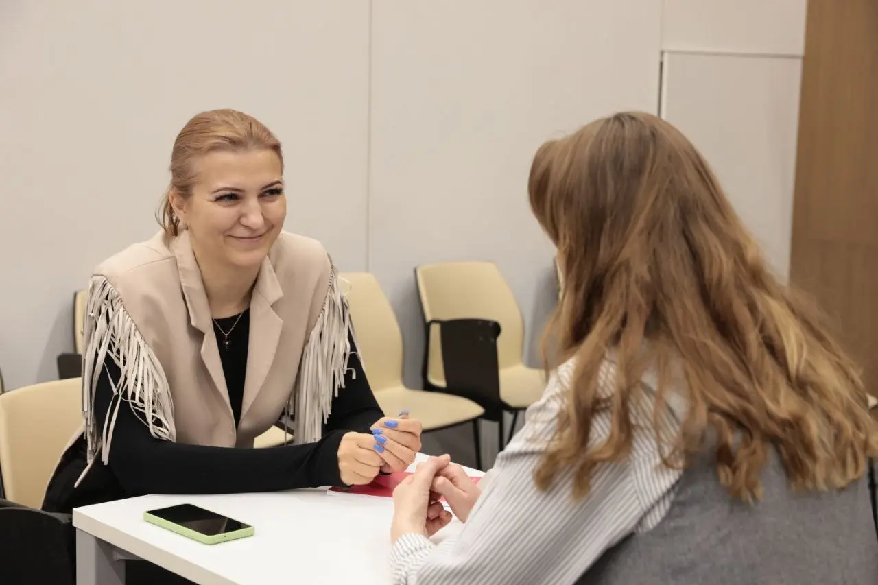 🍂 3 наблюдения после менторской гостиной конференции «Электронная коммерция»
Знаете, о чём чаще всего думает предприниматель, когда хочет развивать бизнес?
Как увеличить продажи?
Больше клиентов, боль... | Сетка — социальная сеть от hh.ru