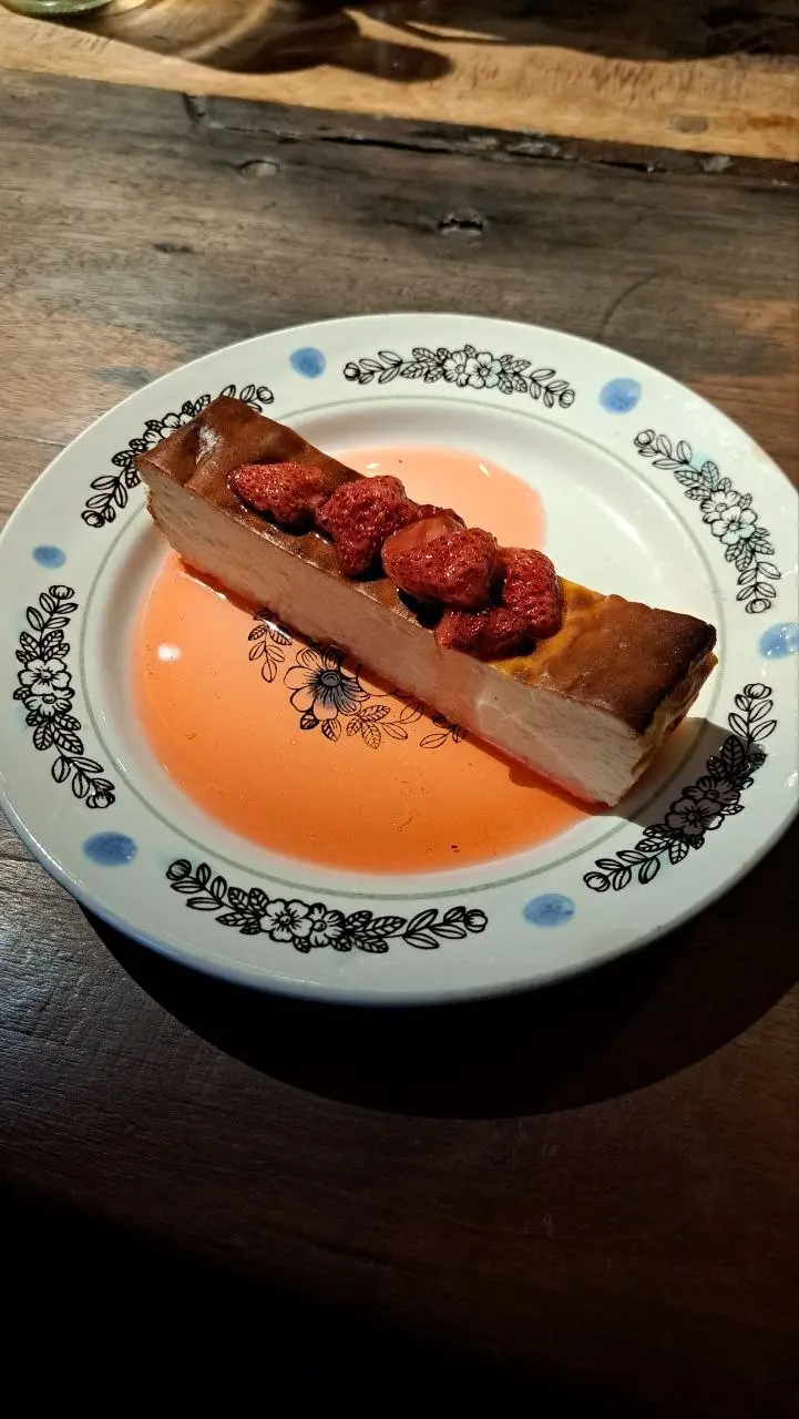 Красивое и тёплое (во всех смыслах!) воскресенье, в котором фея модерна Эвелина показывала нам свой новый маршрут — смотрели доходные дома в районе Тверской и Кузнецкого моста | Сетка — социальная сеть от hh.ru
