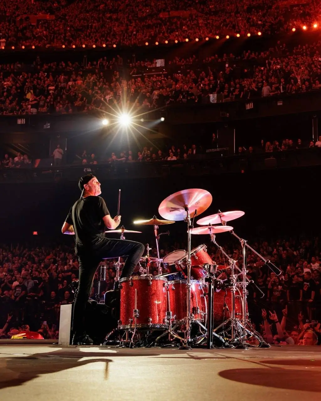 Metallica захватывает Sphere в Лас-Вегасе ⚡️
Группа официально запустила свою резиденцию «Life Burns Faster» — премьерное шоу состоялось 1 октября | Сетка — социальная сеть от hh.ru