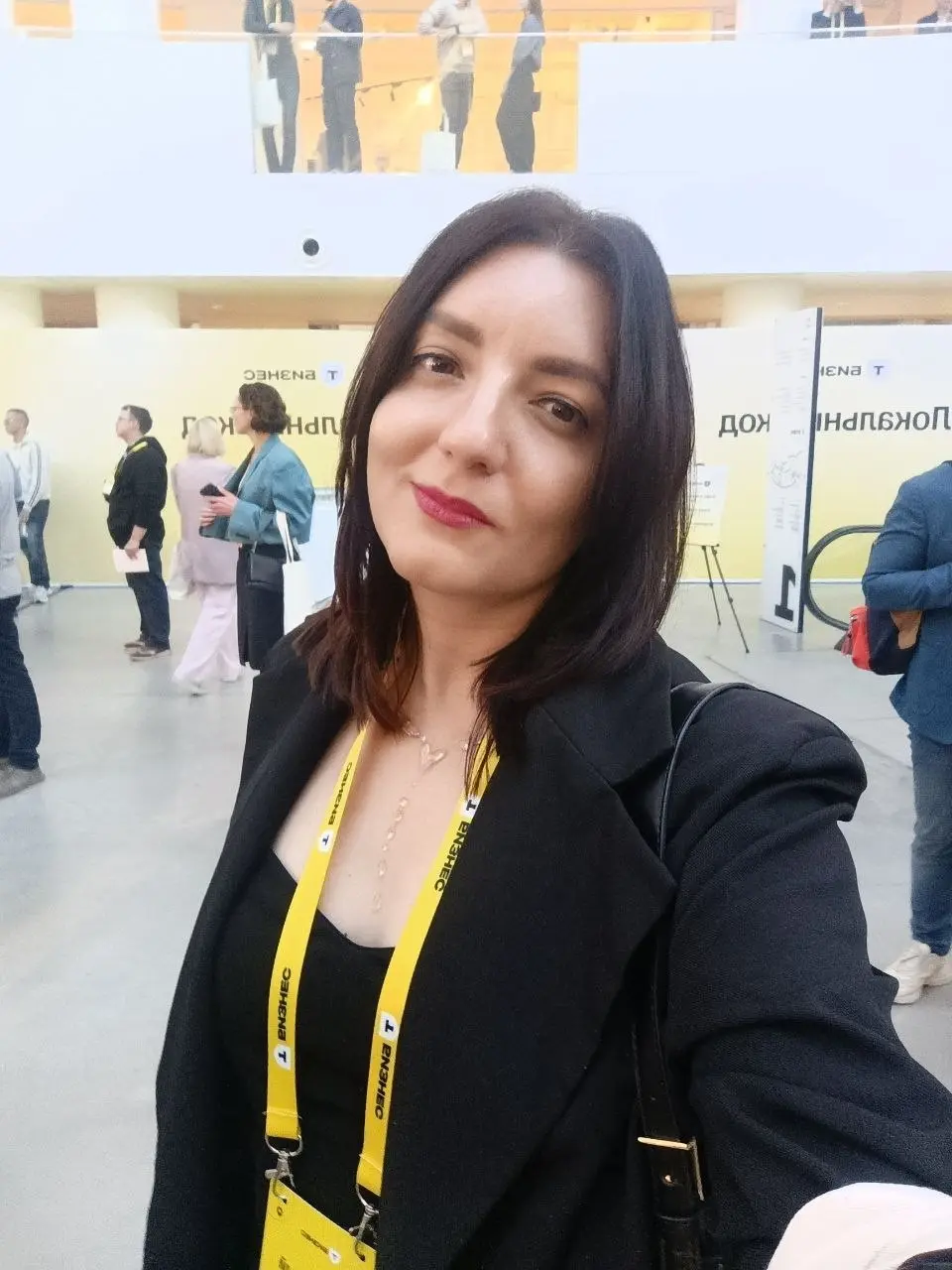 Кажется, я снова возвращаюсь из вольного ИП в найм. Что заметила на рынке труда маркетологов за эти 6-10 месяцев?
-конкуренция по-прежнему высока. На позиции в регионах в маркетинге - до 300 откликов | Сетка — социальная сеть от hh.ru