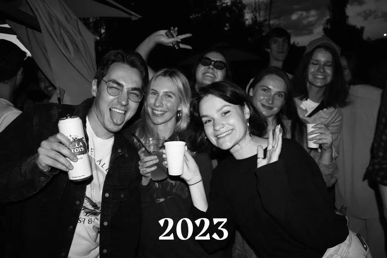 Нас 3000 🥹
А ведь когда-то Friends Community начинался с небольшой компанией людей, которые просто хотели классно проводить время вместе
Сегодня кто-то находит здесь друзей, кто-то компанию для путеше... | Сетка — социальная сеть от hh.ru