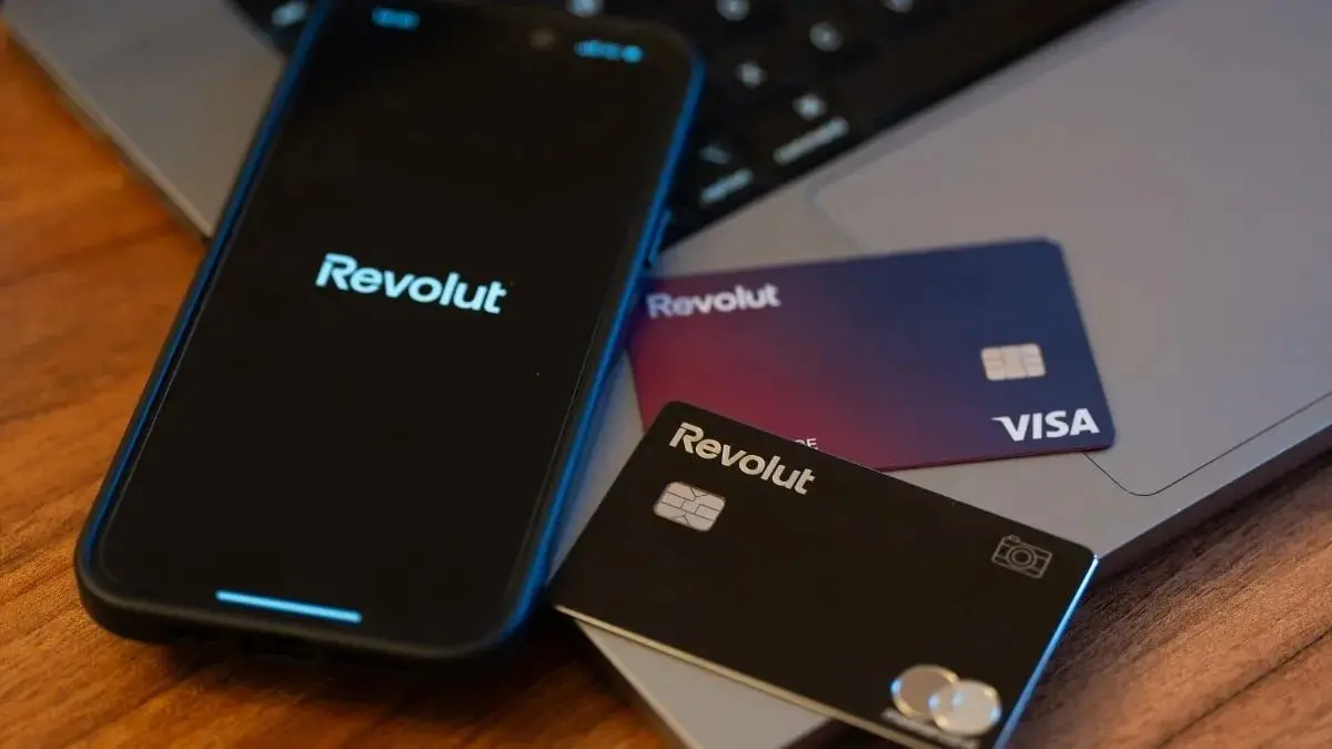 🎣Когда фишинговое письмо приходит с настоящего адреса
В сентябре банк Revolut получил письмо от государственного ведомства с запросом предоставить данные клиентов для налоговой проверки. Т.к | Сетка — социальная сеть от hh.ru